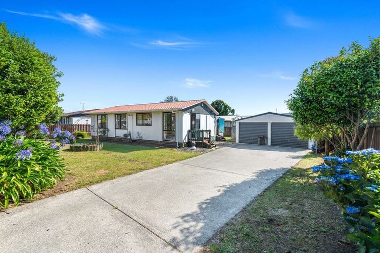 Photo of property in 121 Shifnal Drive, Randwick Park, Auckland, 2105