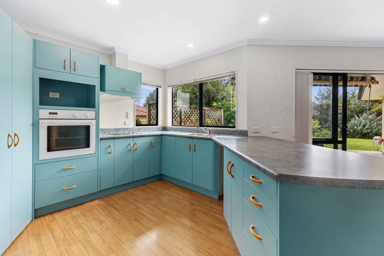 Photo of property in 27 Lysaght Place, Welcome Bay, Tauranga, 3112