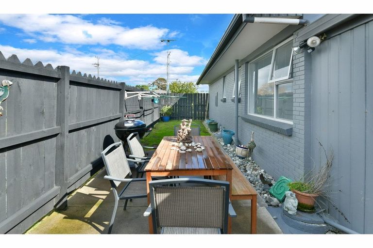 Photo of property in 1/127 Centreway Road, Orewa, 0931