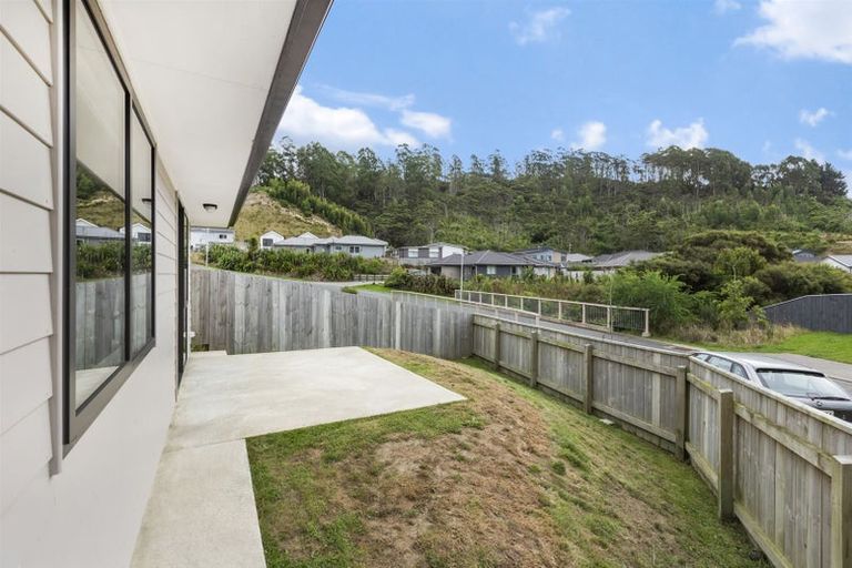 Photo of property in 8 Hull Place, Whitby, Porirua, 5024