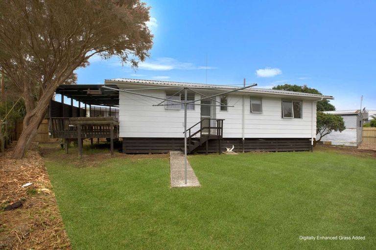 Photo of property in 1/26 Te Moau Avenue, Parakai, 0830