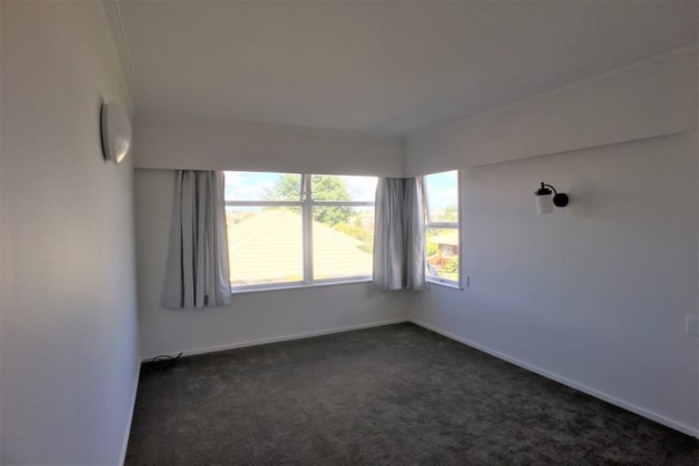 Photo of property in 3/270 Wairau Road, Glenfield, Auckland, 0627