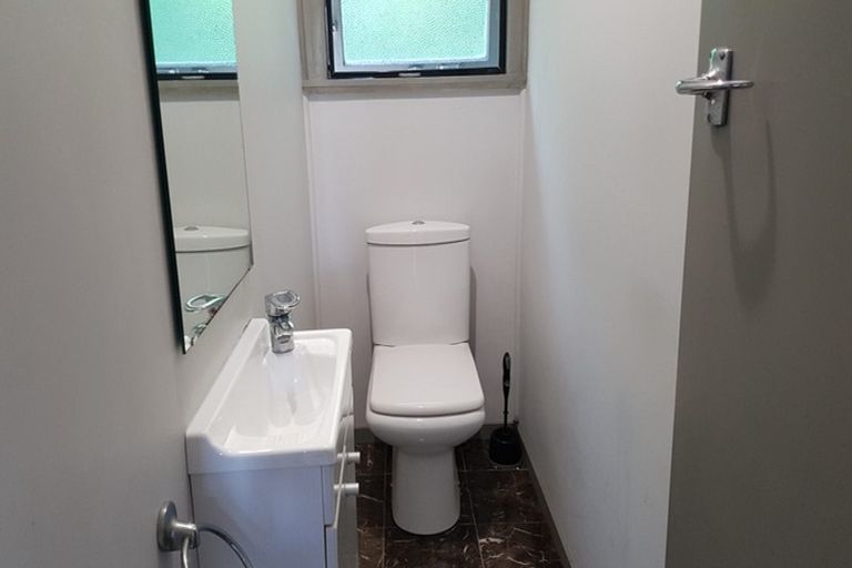 Photo of property in 14 Bruce Road, Glenfield, Auckland, 0629