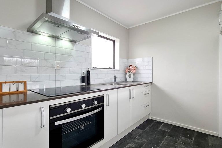 Photo of property in 11a De Bloge Place, Clendon Park, Auckland, 2103