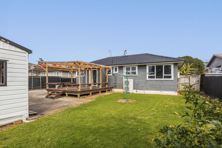 Photo of property in 29 Lavinia Crescent, Mangere East, Auckland, 2024