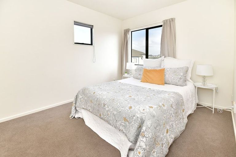 Photo of property in 13b Sunnydale Place, Oteha, Auckland, 0632