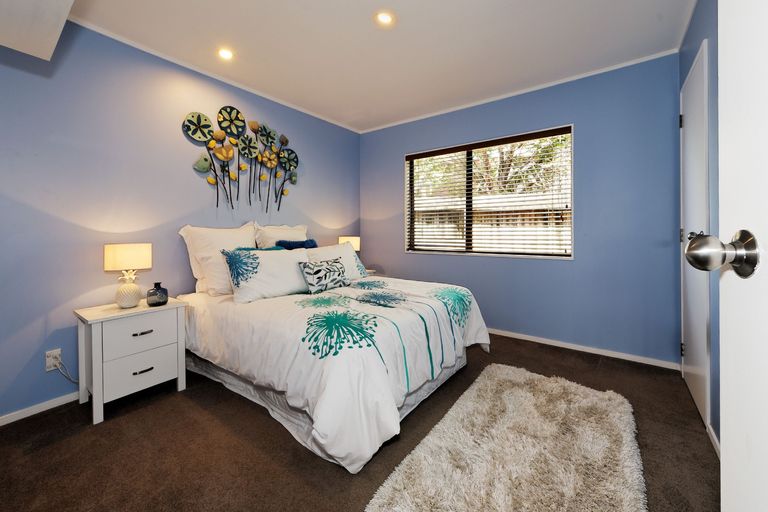 Photo of property in 3 Avonleigh Road, Green Bay, Auckland, 0604