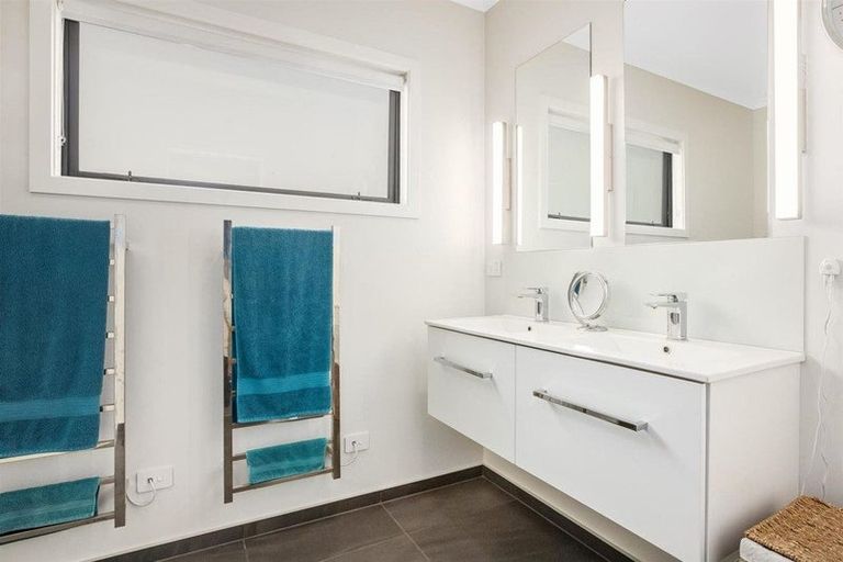 Photo of property in 12 Canary Way, Whitby, Porirua, 5024