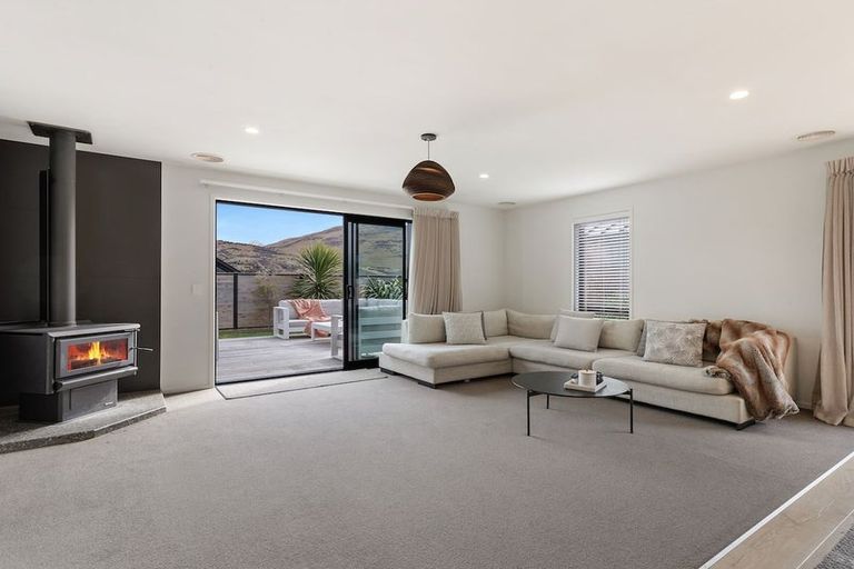 Photo of property in 13 Wheat Street, Jacks Point, Queenstown, 9371