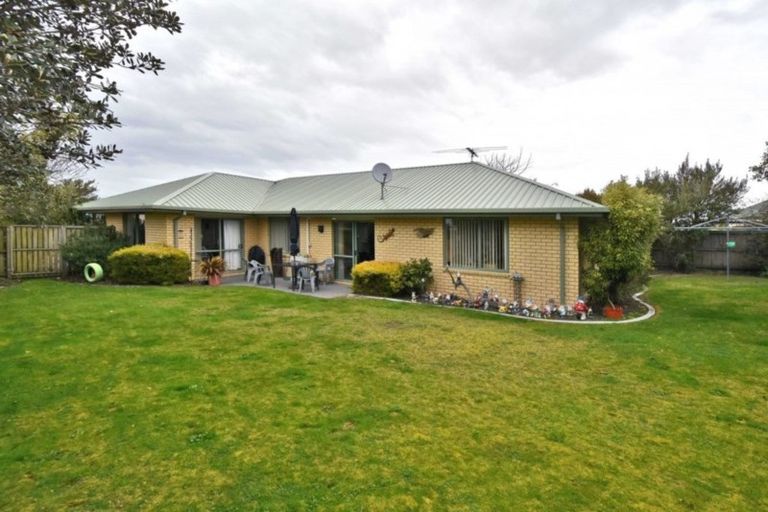 Photo of property in 65 Orlando Crescent, Waimairi Beach, Christchurch, 8083