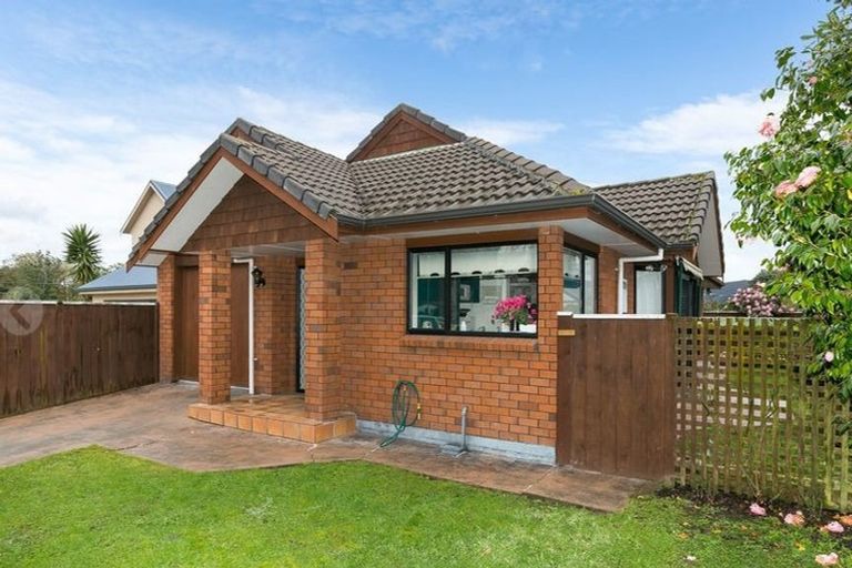 Photo of property in 2/101 Pohutukawa Street, Woburn, Lower Hutt, 5011