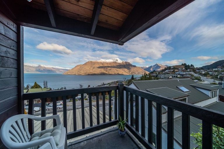 Photo of property in 7b Cameron Place, Fernhill, Queenstown, 9300