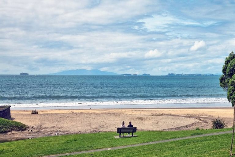 Photo of property in 16 Whitby Crescent, Mairangi Bay, Auckland, 0630