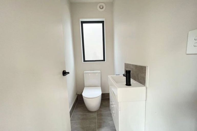 Photo of property in 29 Noeleen Street, Glenfield, Auckland, 0629