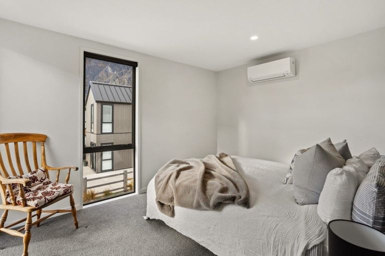 Photo of property in 33 Mulholland Drive, Jacks Point, 9371