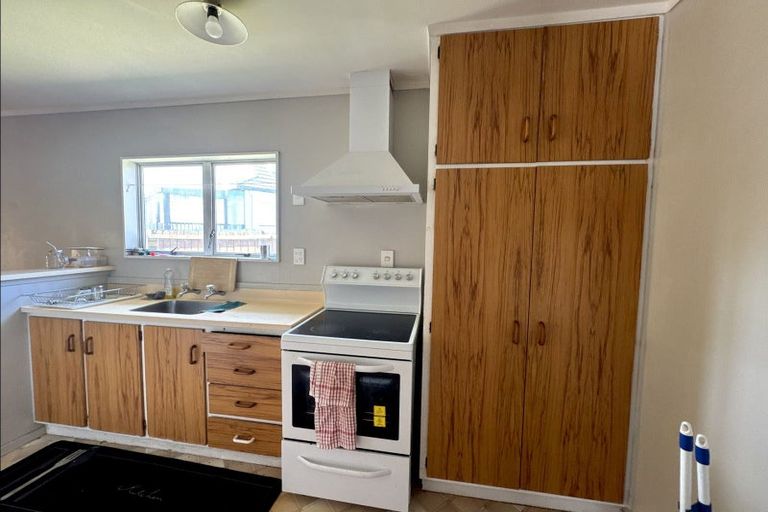 Photo of property in 2/7 Constance Place, Clover Park, Auckland, 2019