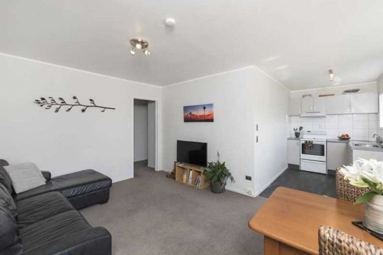 Photo of property in 44 Sungrove Rise, Sunnyvale, Auckland, 0612