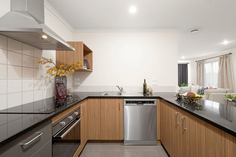 Photo of property in 23 Anna Lane, Glen Eden, Auckland, 0602