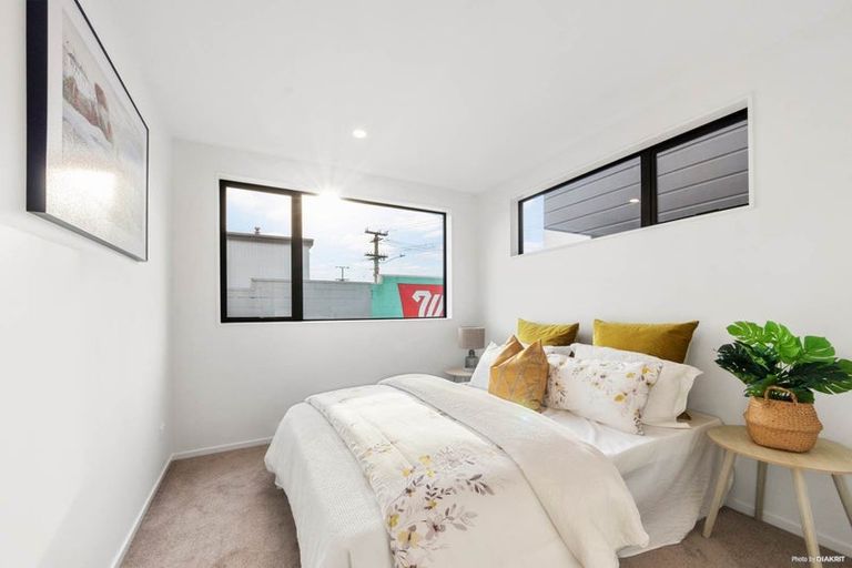Photo of property in 106c Taikata Road, Te Atatu Peninsula, Auckland, 0610