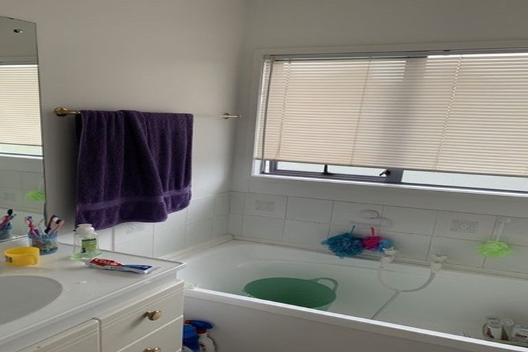 Photo of property in 1/8 Witheford Drive, Bayview, Auckland, 0629