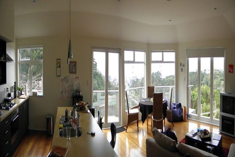 Photo of property in 45 Garden Road, Northland, Wellington, 6012