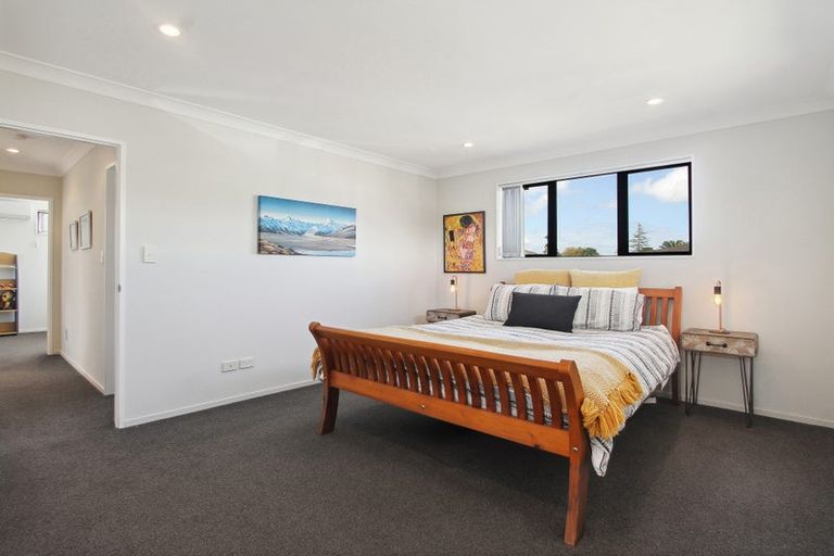 Photo of property in 22 Midhurst Avenue, Henderson, Auckland, 0612