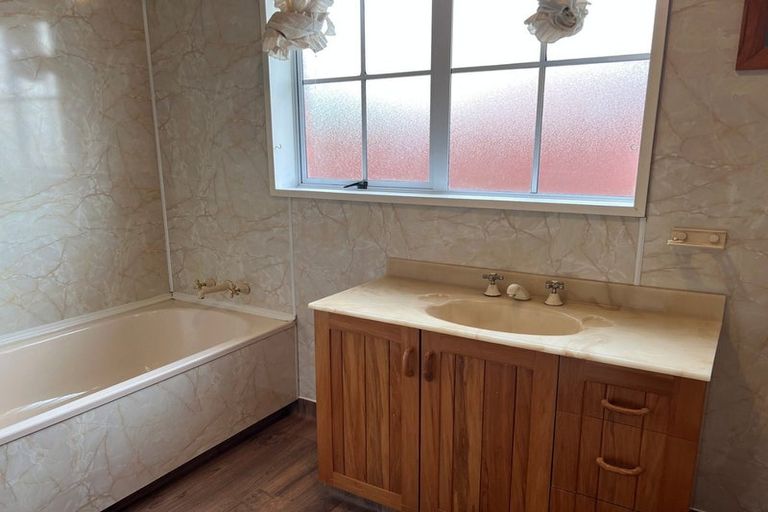 Photo of property in 18 Geraldo Place, Russley, Christchurch, 8042