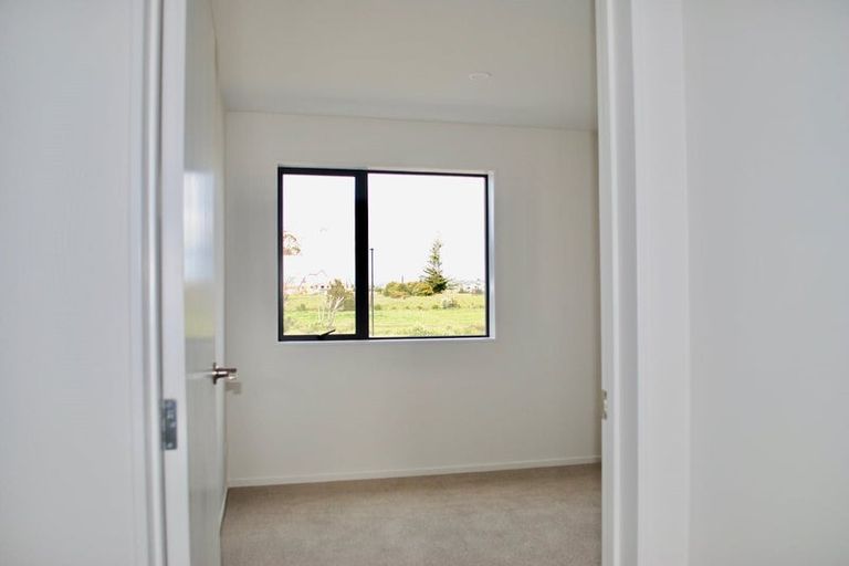 Photo of property in 5 Kaman Seasprite Road, Hobsonville, Auckland, 0616