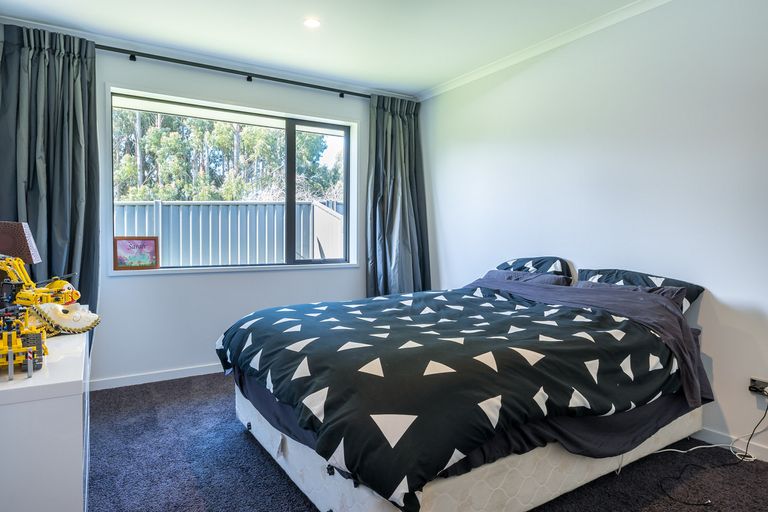 Photo of property in 71 Grandvista Drive, Green Island, Dunedin, 9018