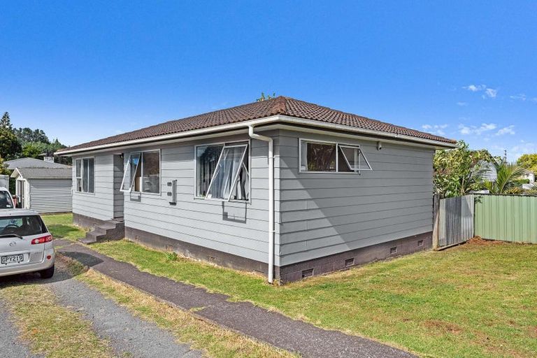 Photo of property in 6 Karina Place, Glen Eden, Auckland, 0602