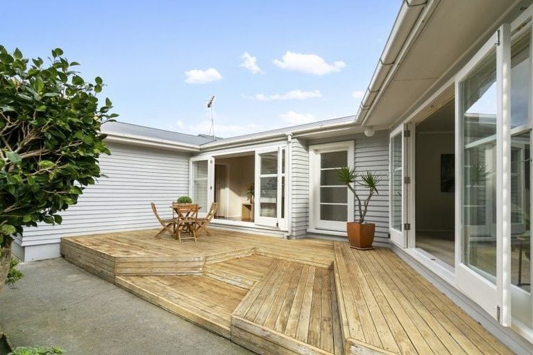 Photo of property in 2 Rex Street, Miramar, Wellington, 6022