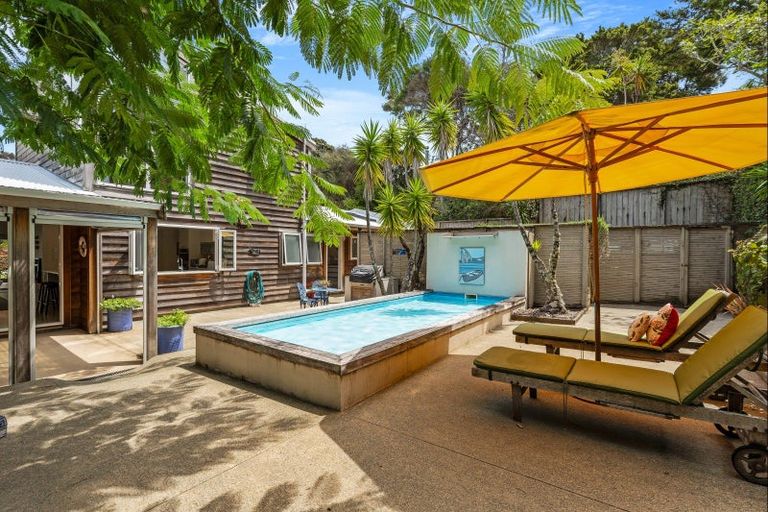 Photo of property in 9 Grand View Road, Leigh, 0985