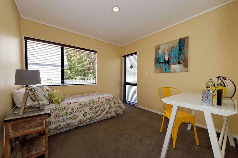 Photo of property in 3 Avonleigh Road, Green Bay, Auckland, 0604