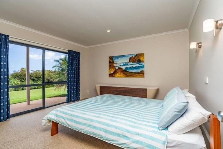 Photo of property in 381 Cove Road, Waipu, 0582