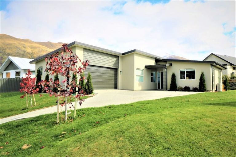 Photo of property in 16 Niger Street, Wanaka, 9305