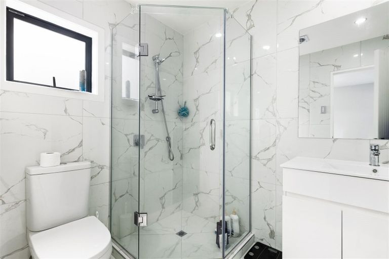 Photo of property in 8a Clearview Heights, Ranui, Auckland, 0612