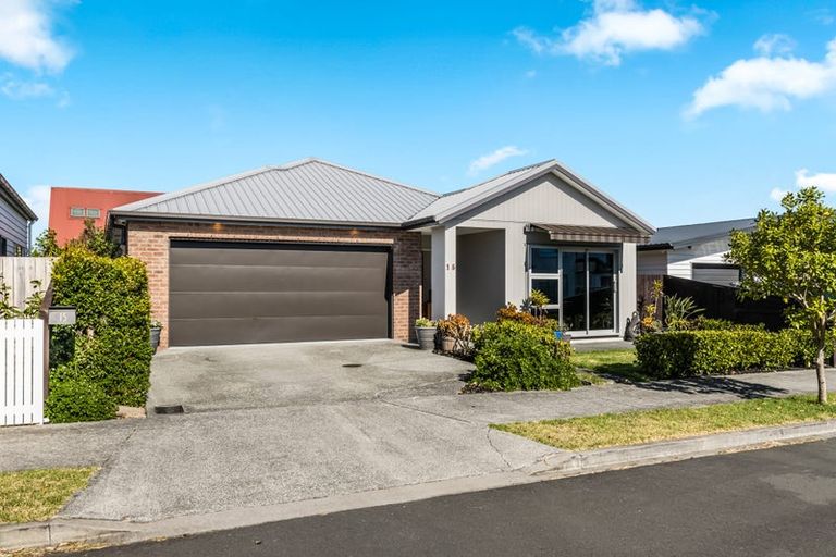 Photo of property in 15 Makete Crescent, Hobsonville, Auckland, 0618