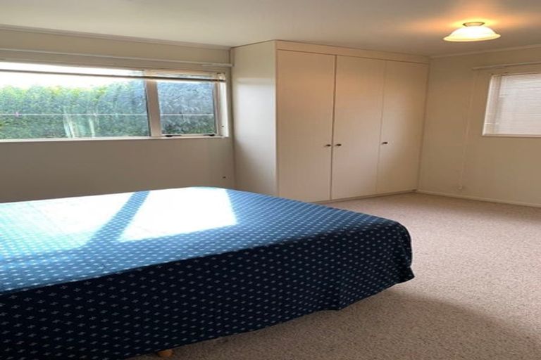 Photo of property in 86 Wikiriwhi Crescent, Awapuni, Palmerston North, 4412