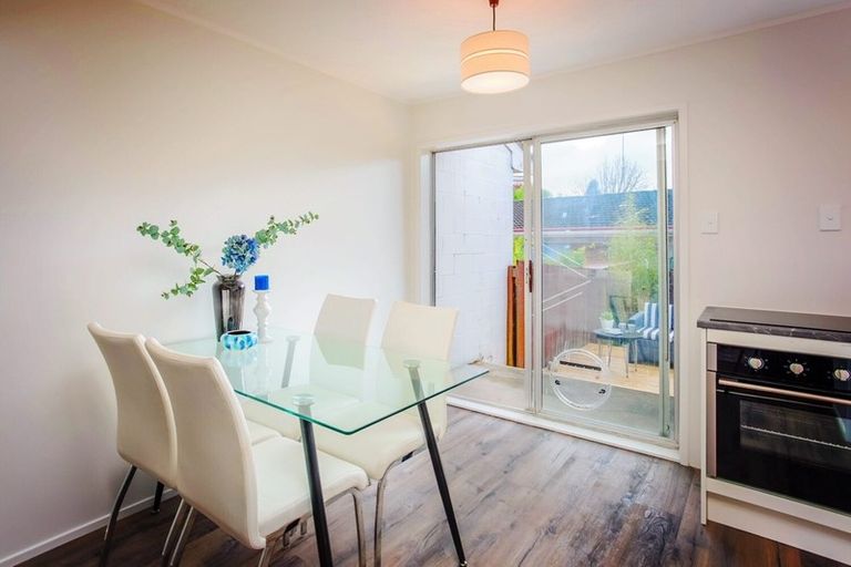 Photo of property in 2/31 Matuhi Rise, Henderson, Auckland, 0612