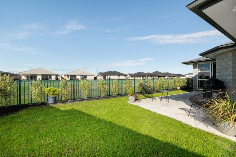 Photo of property in 77 Te Kio Crescent, Papamoa Beach, Papamoa, 3118