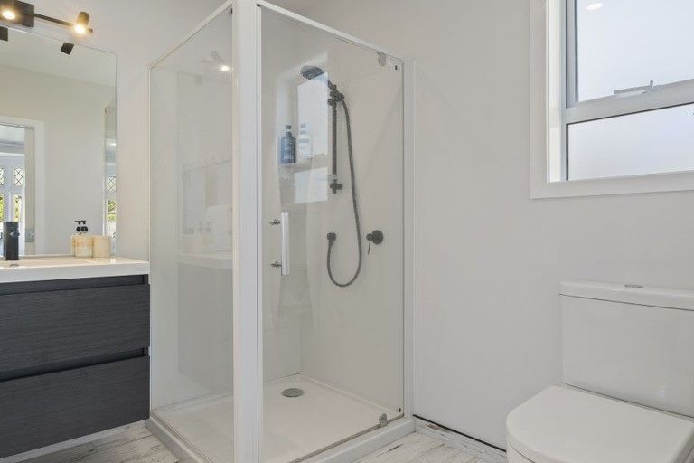 Photo of property in 3 Kitchener Terrace, Moturoa, New Plymouth, 4310