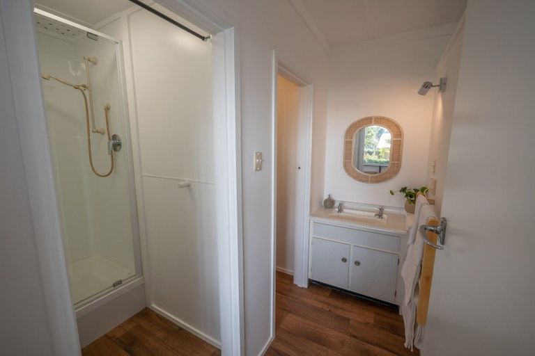 Photo of property in 5 Seaview Road, Cable Bay, 0420