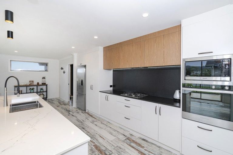 Photo of property in 15 Lady Jocelyn Place, Whitianga, 3510