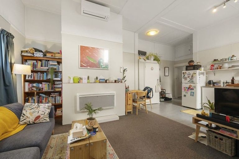 Photo of property in 25 Myrtle Crescent, Mount Cook, Wellington, 6021