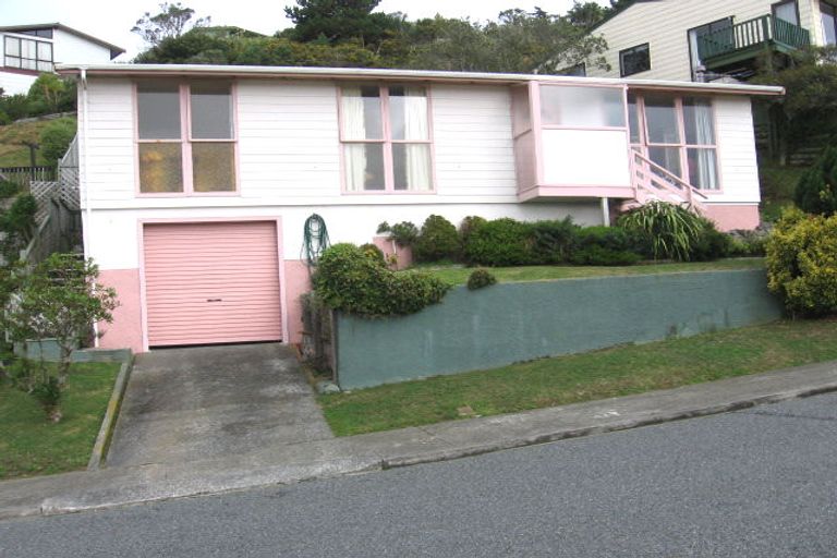 Photo of property in 46 Chapman Street, Newlands, Wellington, 6037