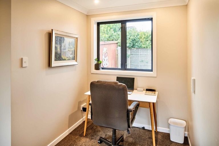 Photo of property in 15 Tirowhanga Road, Paremata, Porirua, 5024