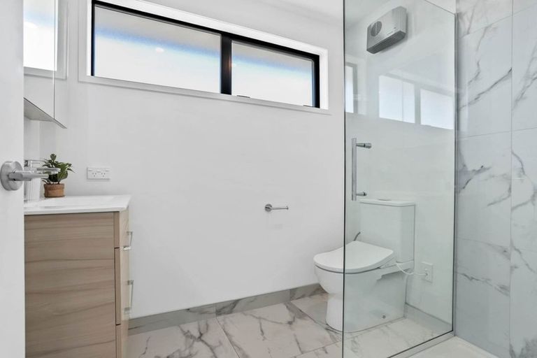 Photo of property in 5/137 Tirimoana Road, Te Atatu South, Auckland, 0602