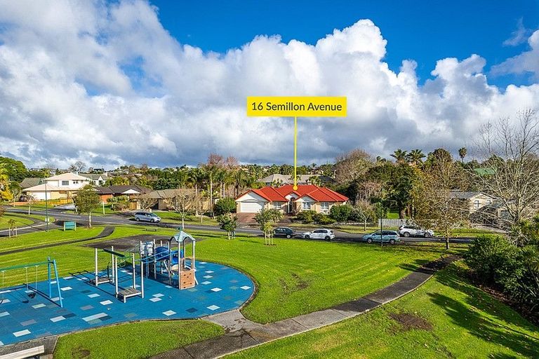 Photo of property in 16 Semillon Avenue, Henderson, Auckland, 0612