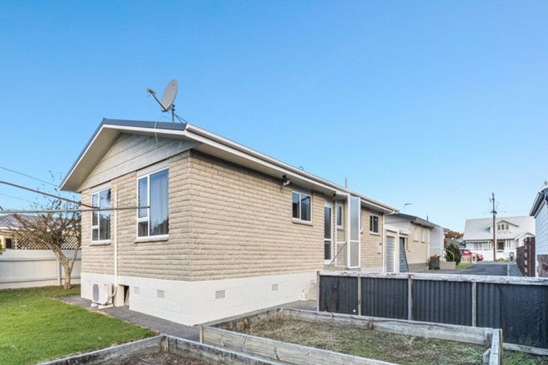 Photo of property in 20-20a Huatoki Street, Vogeltown, New Plymouth, 4310