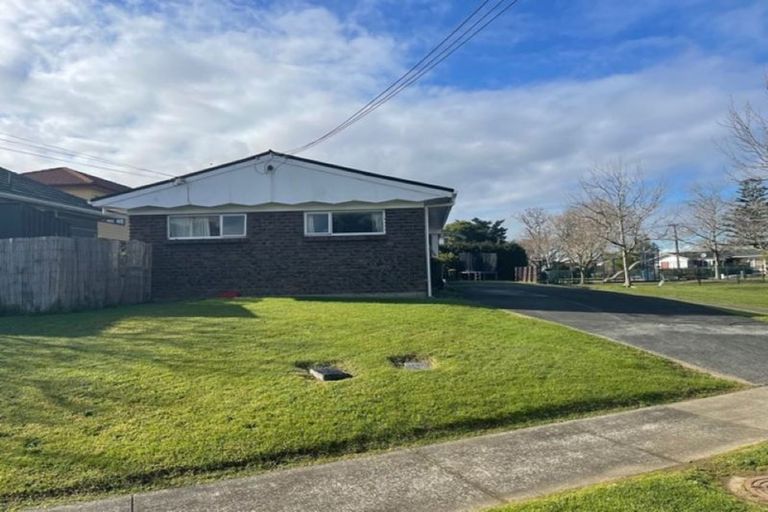 Photo of property in 1/77 Tiraumea Drive, Pakuranga, Auckland, 2010